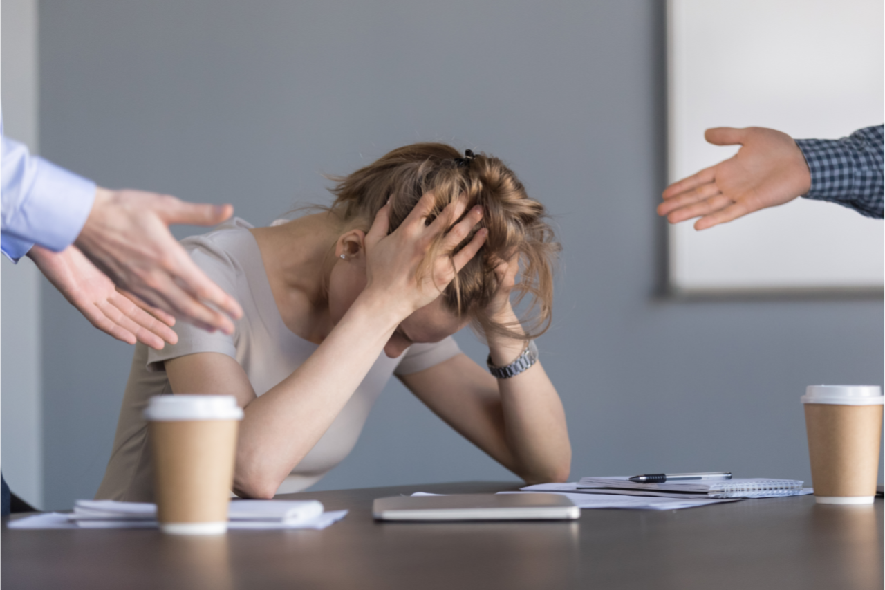 Humilhação no trabalho é crime: saiba o que fazer se passar por isso