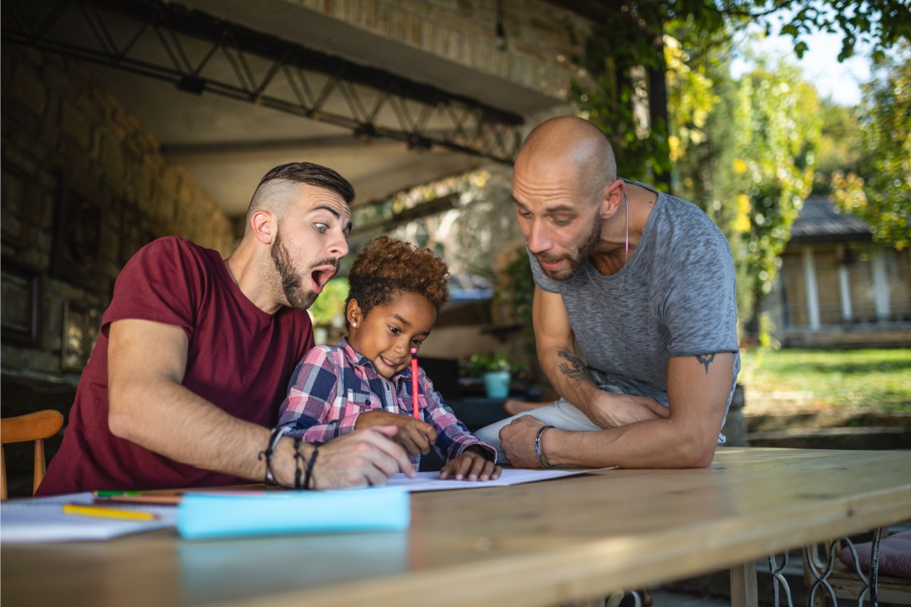 Adoção homoafetiva: desafios e soluções para quem tem o sonho de adotar