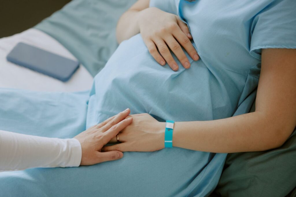 Salário-maternidade: novas regras dispensam carência em casos específicos