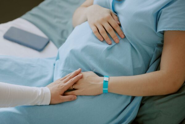 Salário-maternidade: novas regras dispensam carência em casos específicos